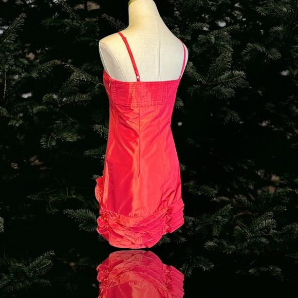 NWT Laundry by Shelli Segal Pleated Bust Gold Charm Detail Ruffled Mini Dress 4 - Picture 7 of 14